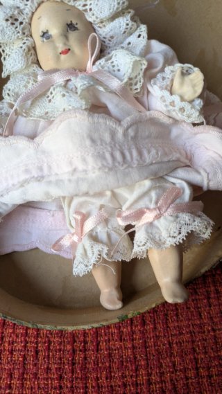 Bambola biscuit vintage con vestito rosa