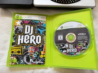 DJ Hero Xbox 360 con controller