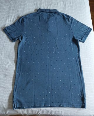 Polo azul de la marca Angelo Litrico