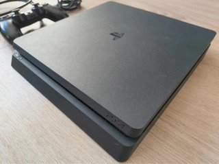 Consola PS4 Slim Negra + Mando y Cables