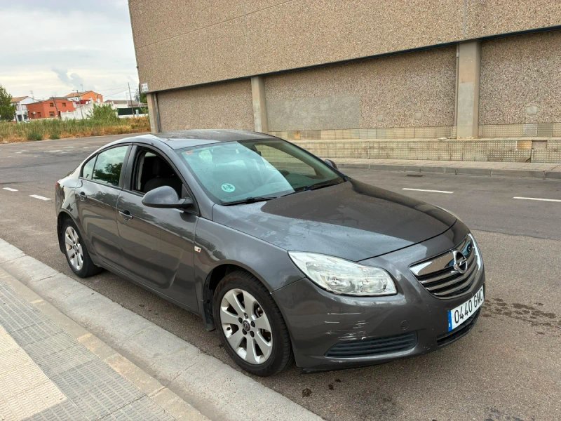 Opel Insignia 2010 - foto 1