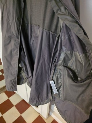 Chubasquero / Impermeable verde oliva Decathlon