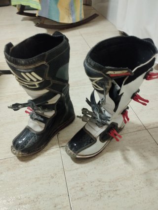 Botas Motocross y Peto Protector