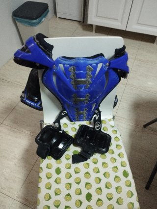 Botas Motocross y Peto Protector