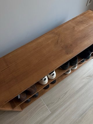 Zapatero de madera hecho a mano