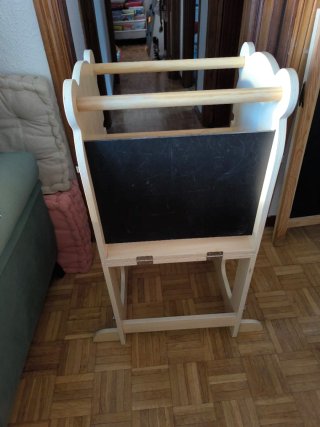 Torre evolutiva de madera con diseño oso