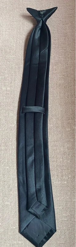 Corbata de clip negra