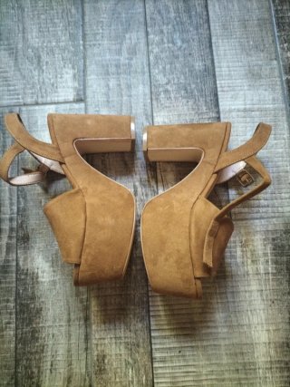 Sandalias Tina's Marrón Ante Plataforma