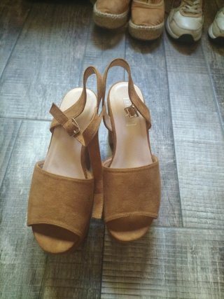 Sandalias Tina's Marrón Ante Plataforma