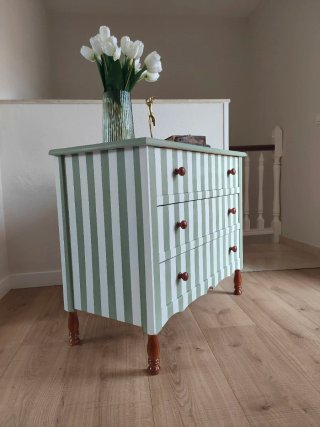 Cómoda Victoriana Rayas Verde y Blanco