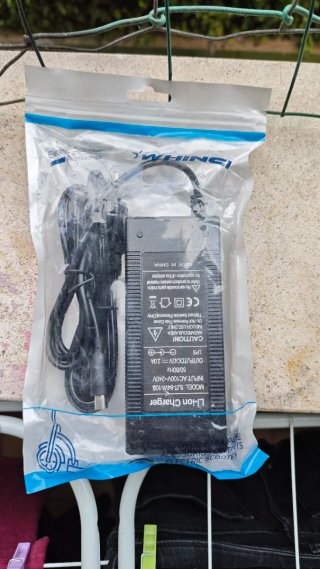 Cargador patinetes Whinck SJT-84W-10S Xiaomi MiJa/