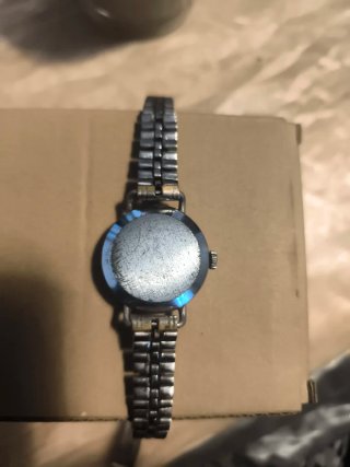 Reloj Vintages, de pulsera plateado con esfera azu