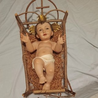 Niño Jesús en Cuna de Madera 32cm