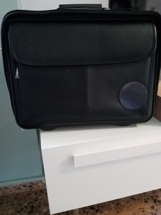 Maletín con ruedas de piel genuina
