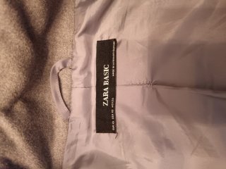 Trenca Zara gris con capucha y pelo