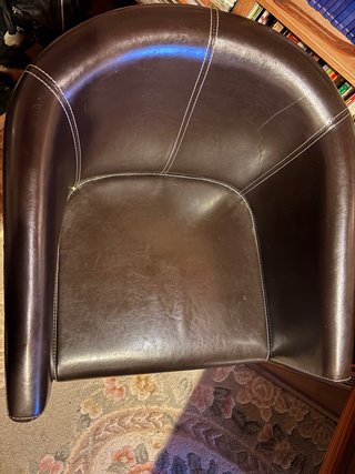 Coppia di poltrone in pelle marrone