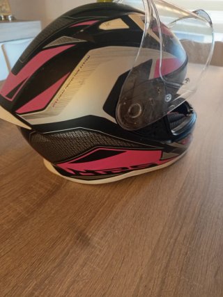 Casco de moto integral rosa y negro