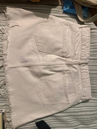 Falda vaquera Bershka blanca desgastada