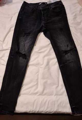 Pantalón vaquero hombre negro desgastado