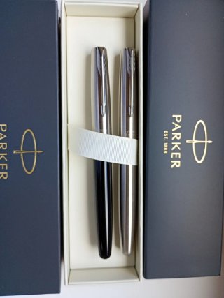 2 penne stilografiche Parker Frontier. Pennino M