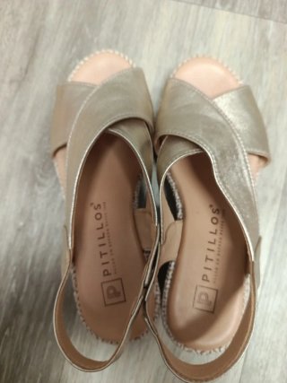 Sandalias Pitillos doradas talla 35