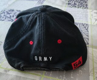 Gorra GRMY Negra con Bordado Rojo
