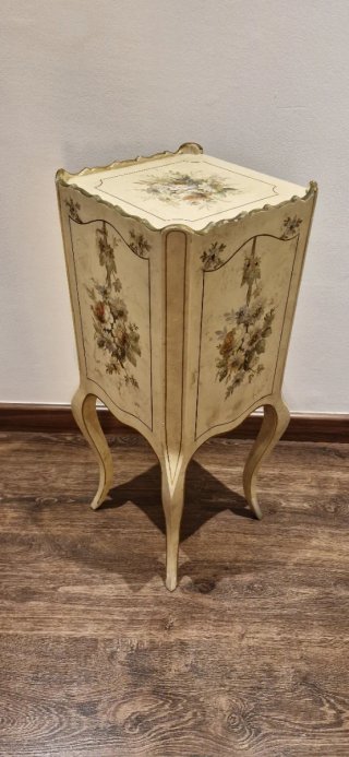 Mesa auxiliar vintage floral dorada