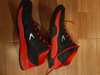 Zapatillas Boomerang Negras y Rojas