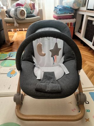 Hamaca bebé gris con arco de juegos