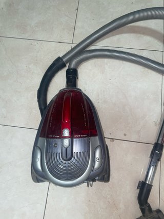 Aspiradora con tubo y cepillo
