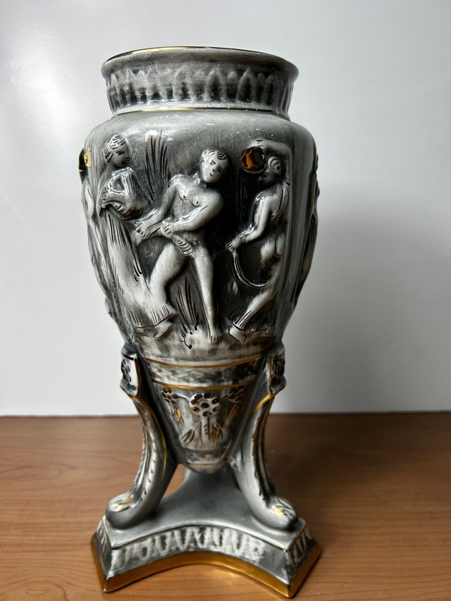 Juego Sopera y Jarrones Porcelana Pereiras