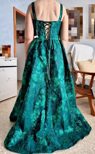 Vestido de fiesta verde con cordones