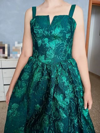 Vestido de fiesta verde con cordones