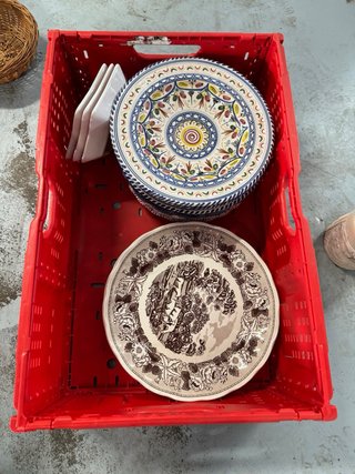 Juego de platos de porcelana con frutas