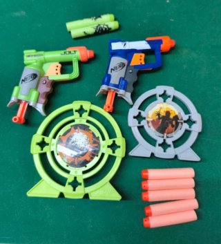Lote Nerf: 2 Pistolas, 2 Dianas y Dardos