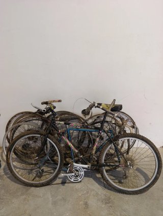 Bicicleta antigua y accesorios