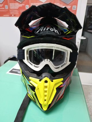 Casco talla L de Enduro+Gafas Airoh Helmet