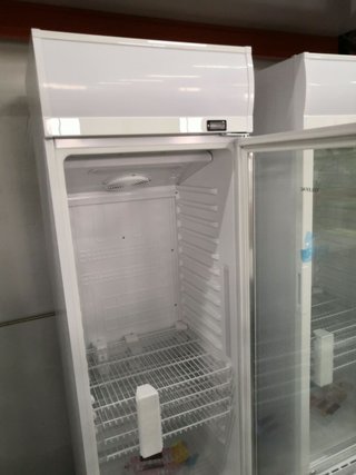 Armario vertical refrigerado puerta cristal