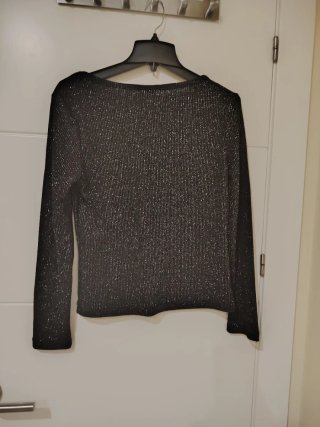 Camiseta brillante negra y plateada