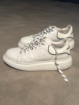 Zapatillas blancas con cordones