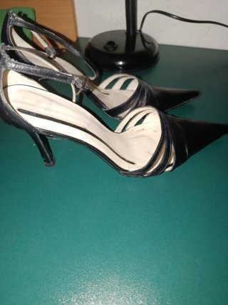 Zapatos de tacón Zara piel negros
