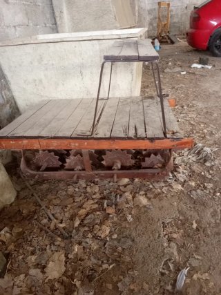 Trillo antiguo de madera
