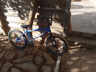 Bicicleta BMX GT Azul