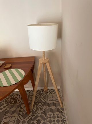 Lampara de pie Lauters Ikea en perfecta condicion