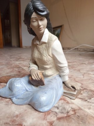 Pareja Figuras Porcelana Niñas Leyendo