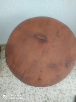Mesa auxiliar de madera