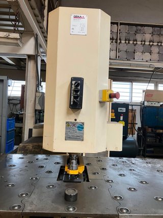 Punzonadora Geka PUMA 110