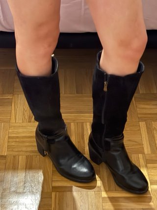 Botas altas negras ante