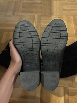Botas altas negras ante