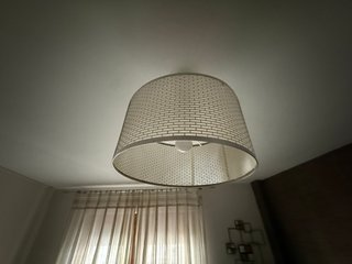 Lámpara de techo y 2 mesitas de noche